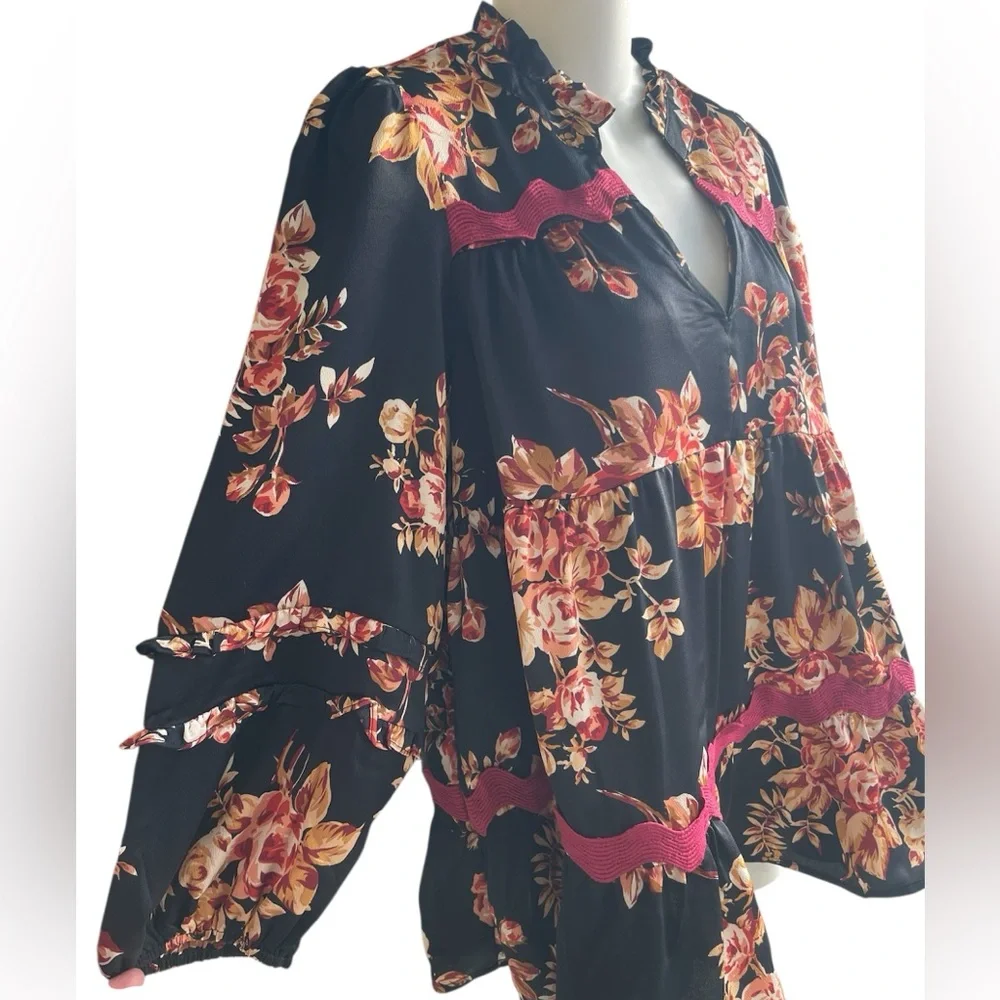 Umgee Satin Black Multi Floral Print Top Blouse with Ric Rac Trim NWT Size Med - Picture 5 of 6